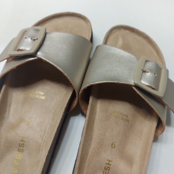 Joe Fresh Gold Big Buckle Slides Sz 6 - Picture 8 of 11
